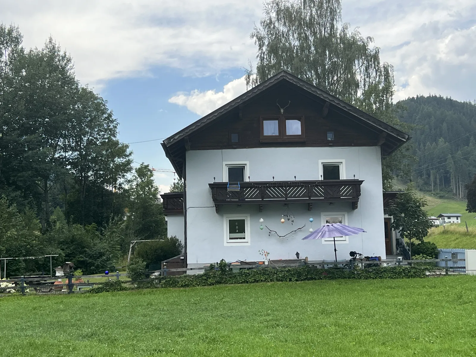 Het huis vanaf de weide